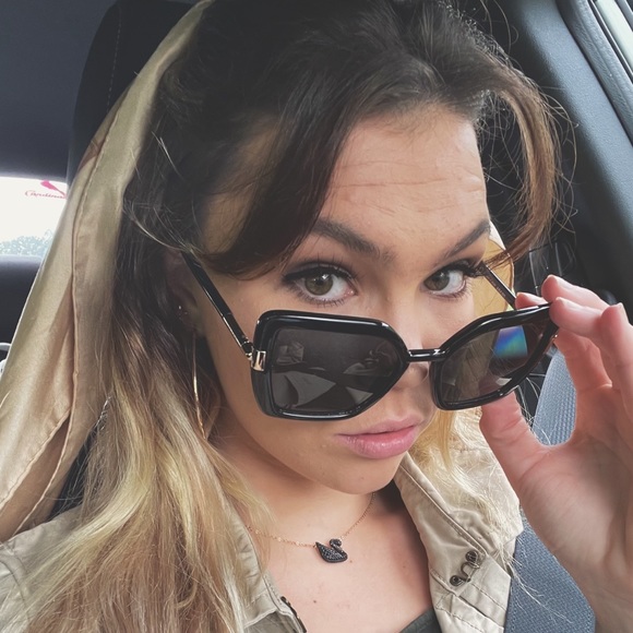 Meet your Posher, Joselyn - Picture 2 of 6